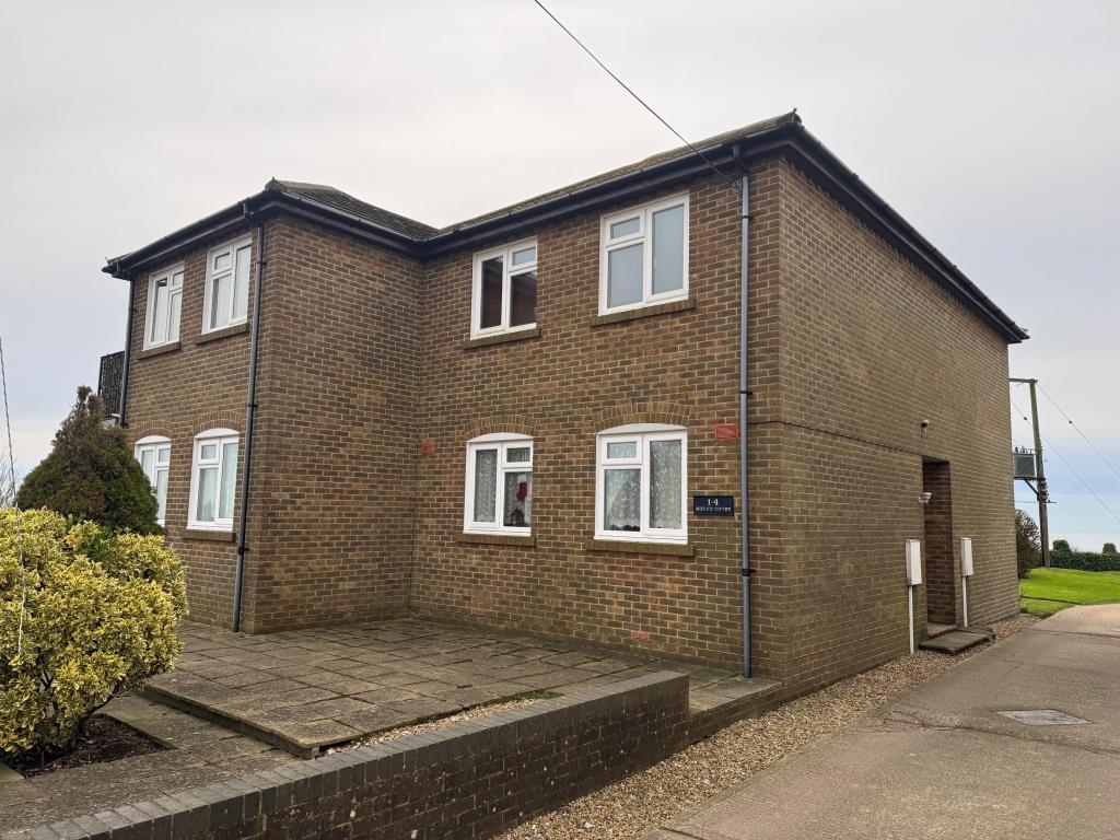 Lot: 103 - TWO-BEDROOM FLAT WITH SEA VIEWS AND SHARE OF FREEHOLD - Outside - second elevation